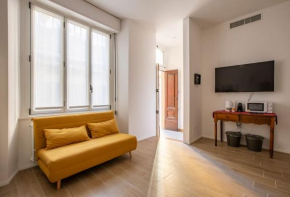-Art Gallery- Luxury Boutique in center of Como Como
